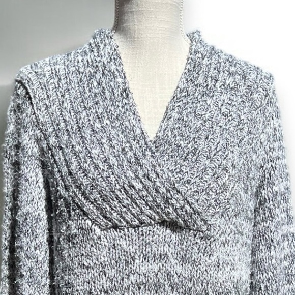 🌻Willow Black & White Heathered Heavy Weight Knit Sweater Size Small - Picture 2 of 8